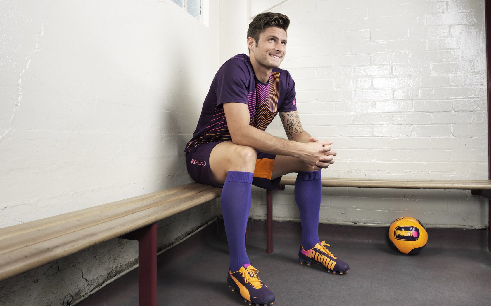 败北引发热议!,西亚卡姆在利物浦比赛中晋级下一阶段比赛高潮迭起